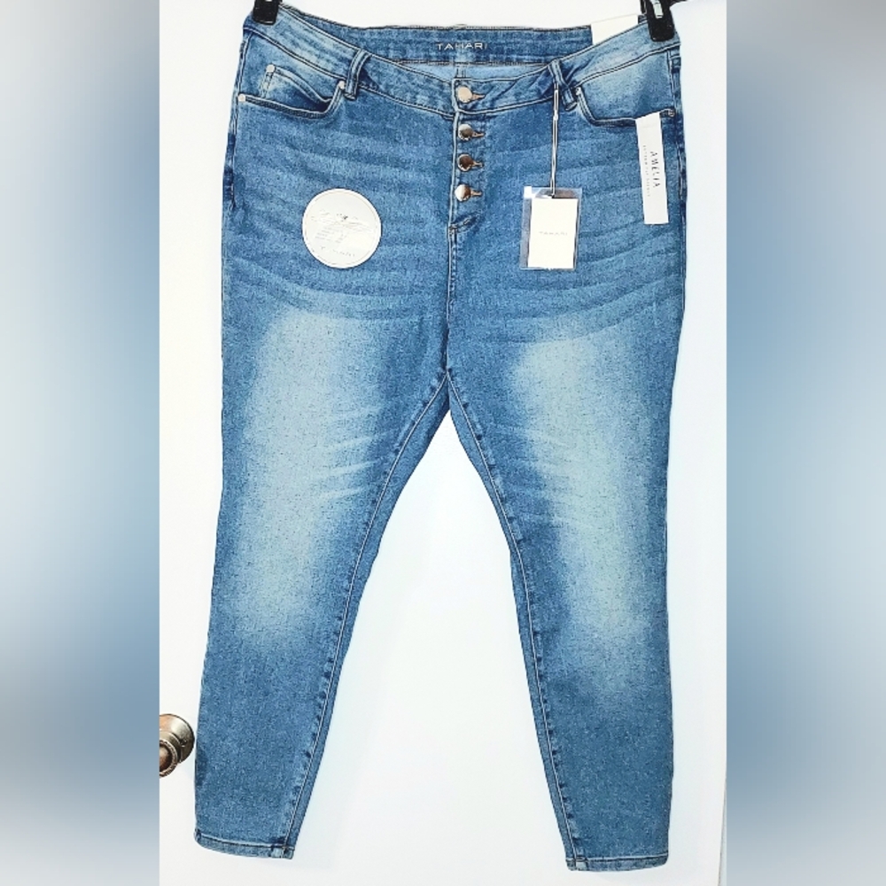 Tahari Amelia Button Fly Light Blue Skinny Jean, NWT, size 20w
